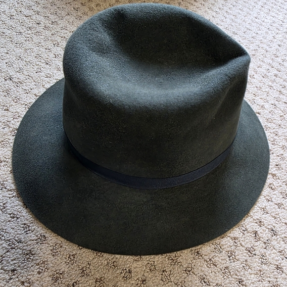 Elegant Dark Green Women\'s Fedora Hat